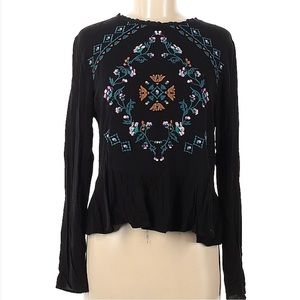 Cute NWOT Xhilaration Boho Floral Embroidered Peplum Black Blouse, Size M